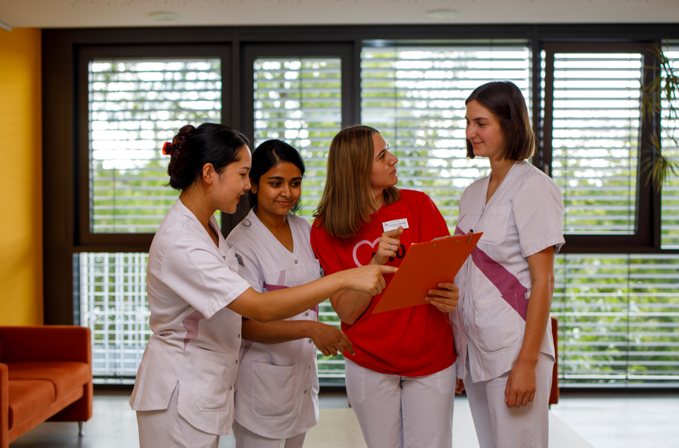 Bild zum Thema: Praxisanleiter*in, Pflegefachkraft (m/w/d)